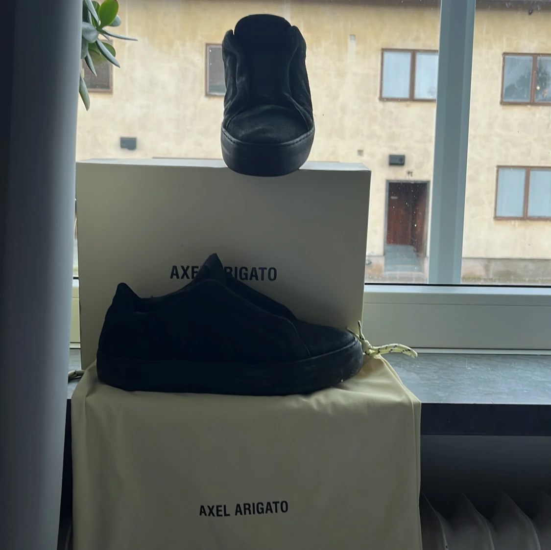 Svarta sneakers från Axel Arigato - 3