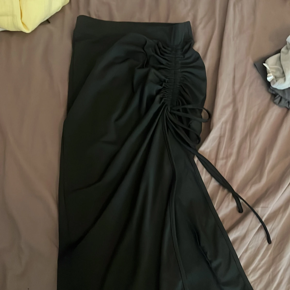 Svart långkjol med snörning - 1