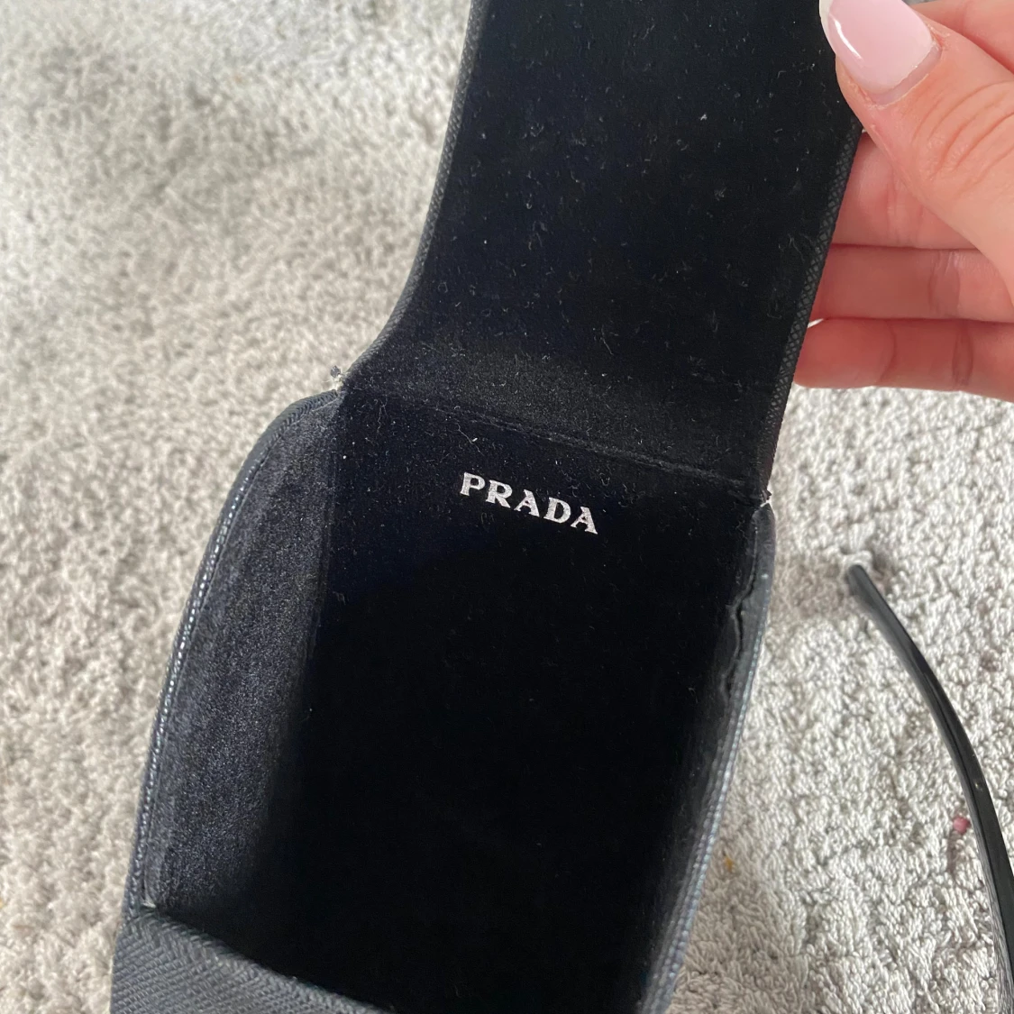 Svarta solglasögon från Prada - 4