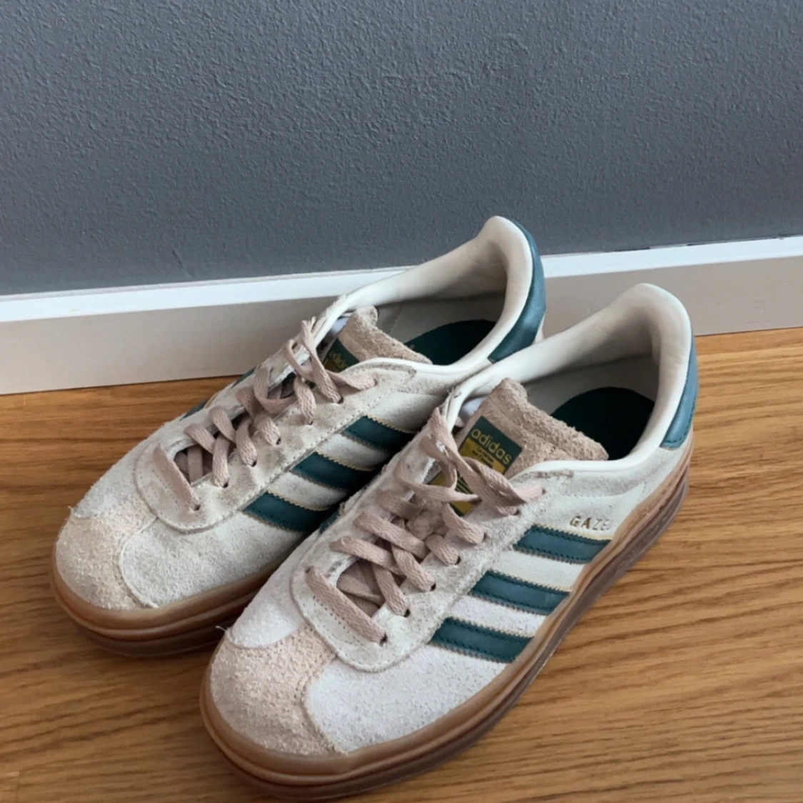 Adidas Gazelle sneakers beige/blå