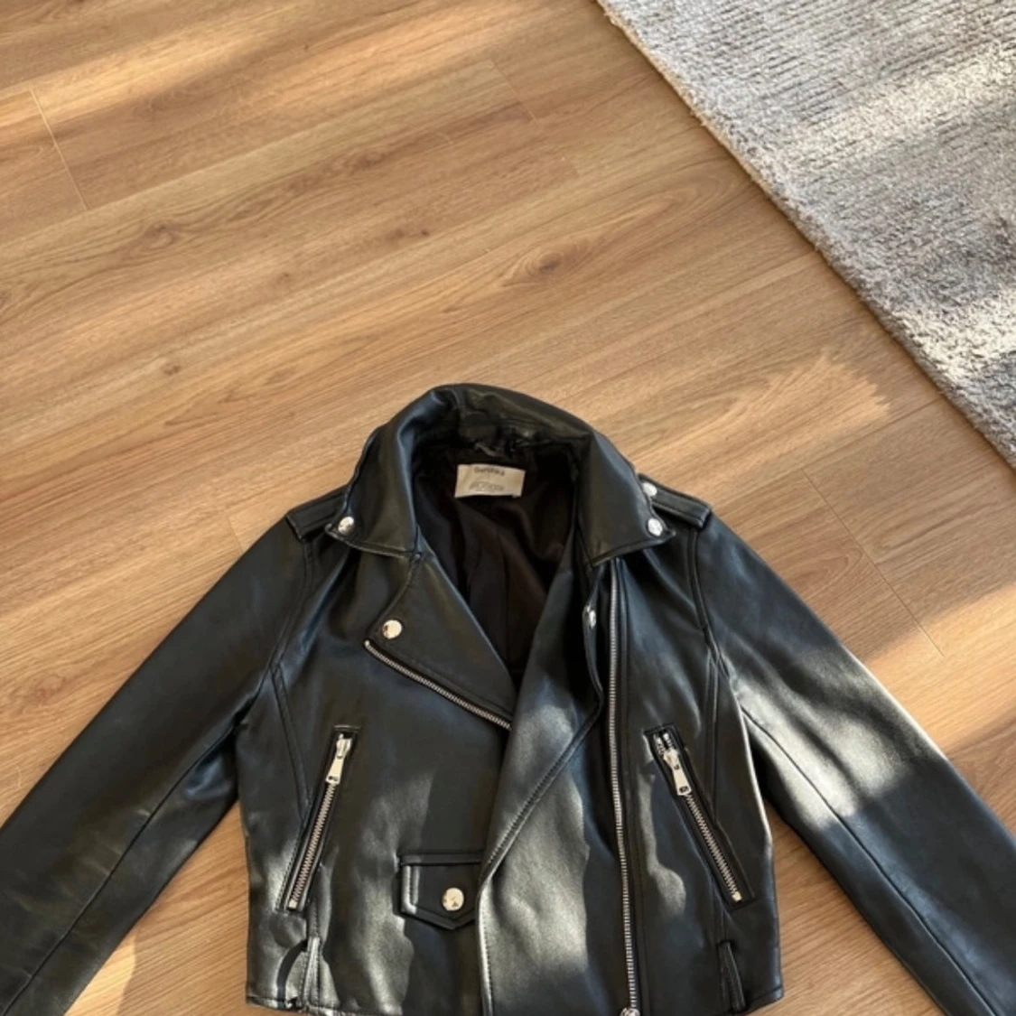 Svart skinnjacka från Bershka XS - 1
