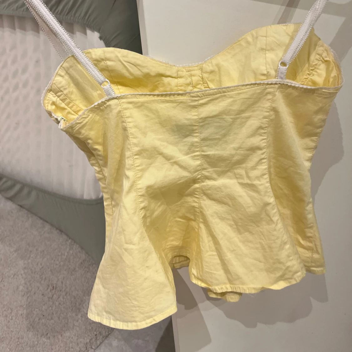 Gul korsett-topp med rosett - 1