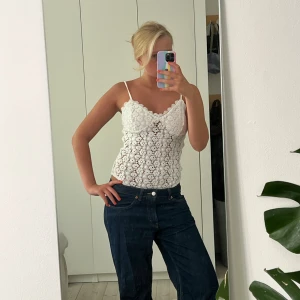 Spetsbody - Så söt body med blommor 