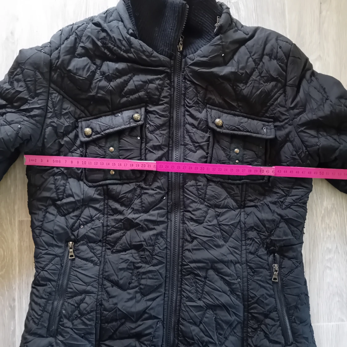 Svart quiltad jacka med dragkedja - 3