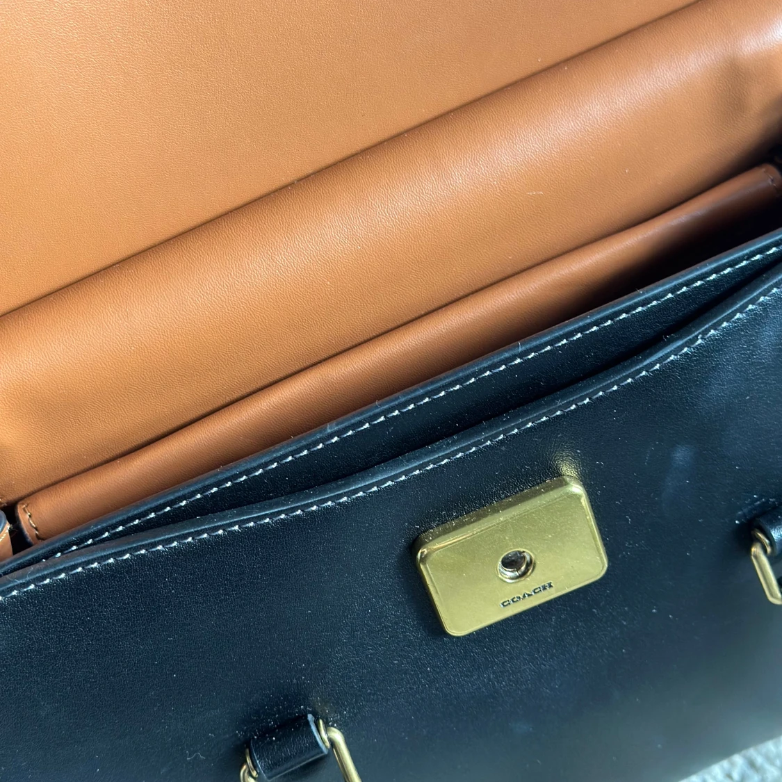 Svart handväska från Coach i skinn - 2