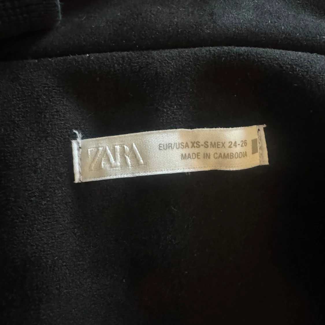 Svart poncho-tröja från Zara - 1