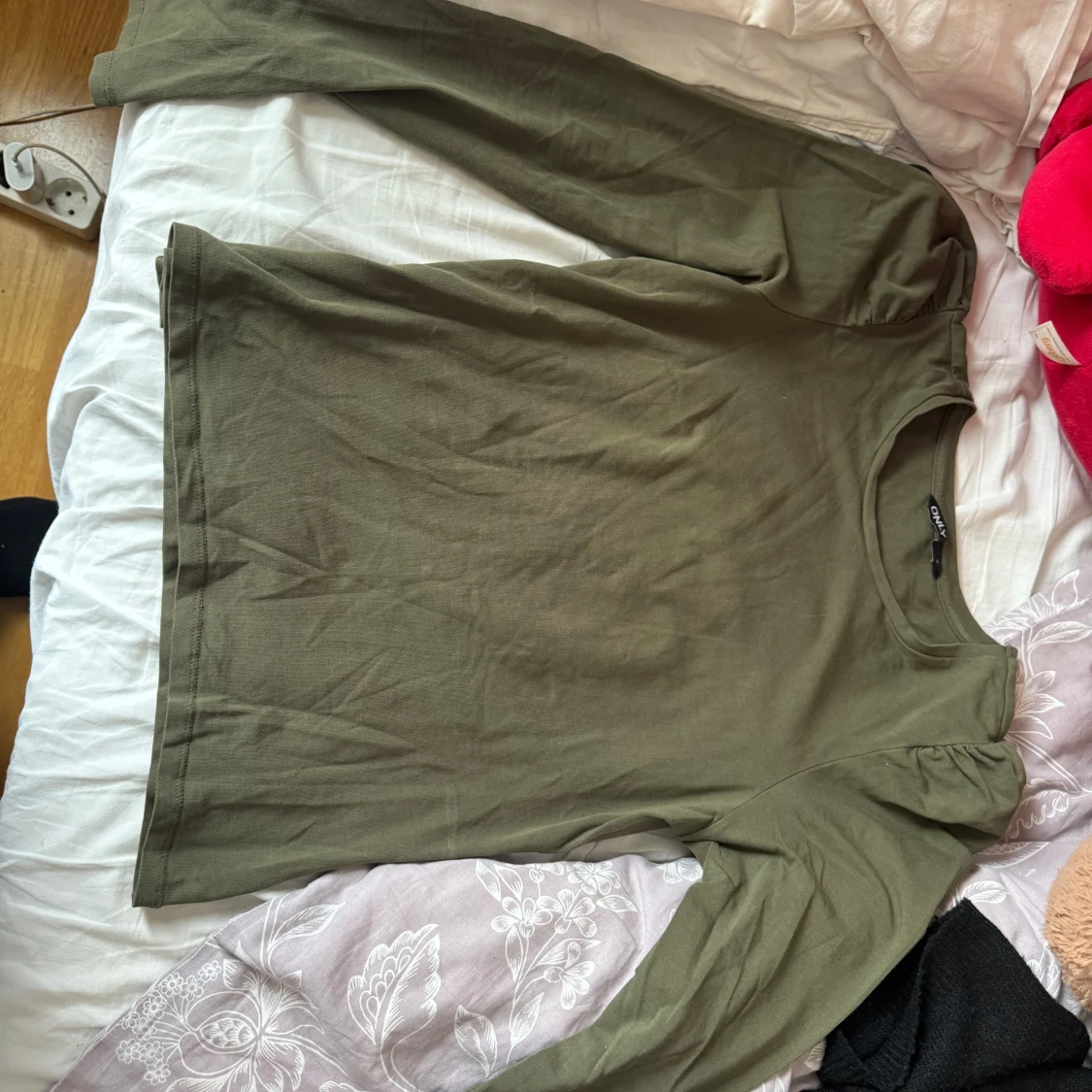 Olivgrön långärmad topp från Only