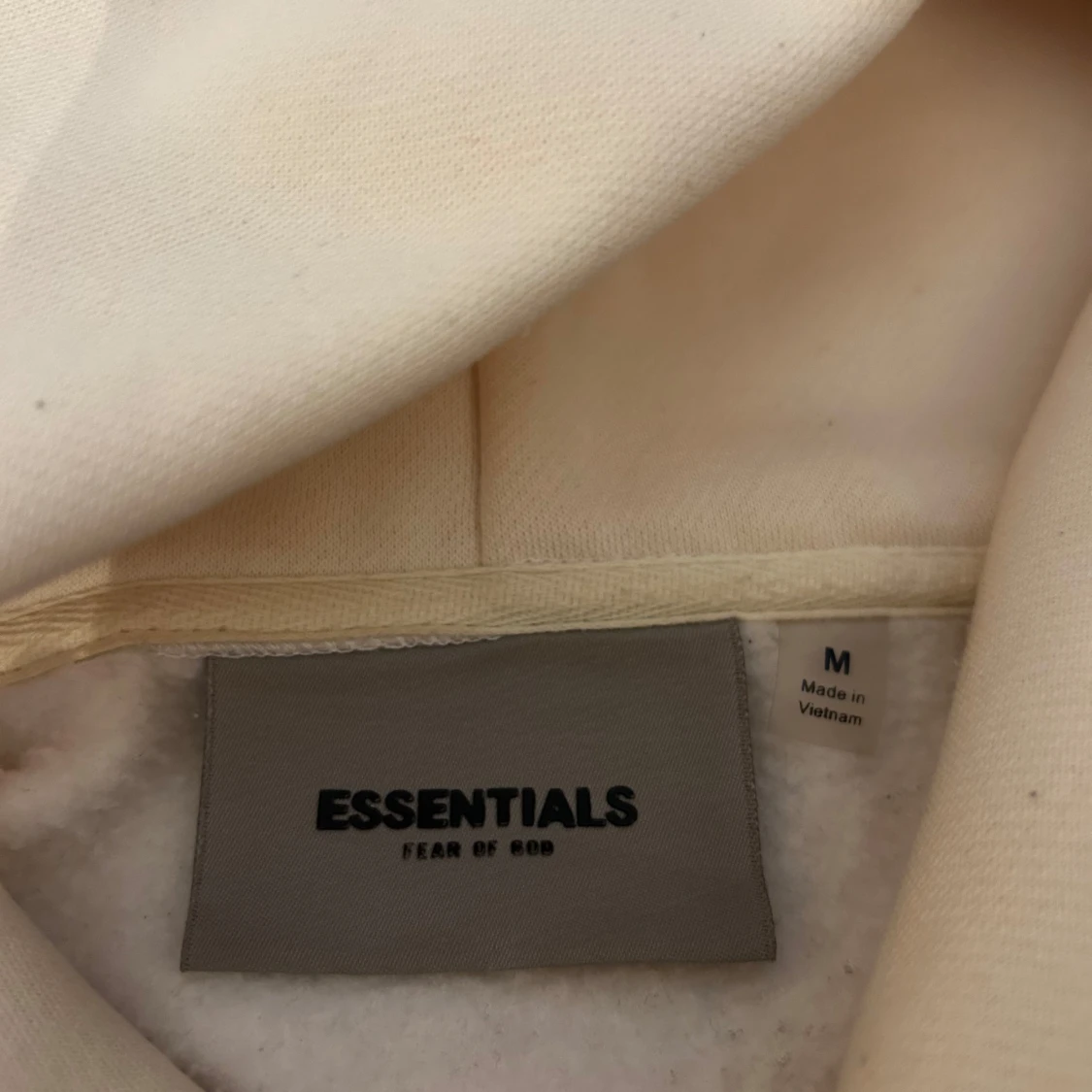 Essentials hoodie i beige med tryck - 4