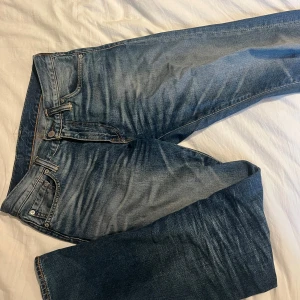 Fina Levi's 504 W28 L32 - Super fina blåa Levi's 504 jeans i fint skick