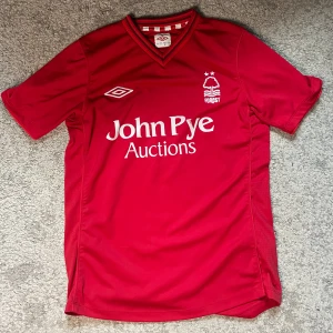 Nottingham Forest retro fotbollströja  - Från säsongen 2012/13, storlek S, fint skick (se bilderna) 