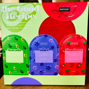 The good  Recipe Hair Mask treatment set! - The good  Recipe Hair Mask treatment set med 3 hårmasker. Avocado moisturizing mask, Violet mask & Strawberry Shine mask & soft microfiber hair wrap towel i fin presentförpackning. 3 x 25 ml. Plomberad.