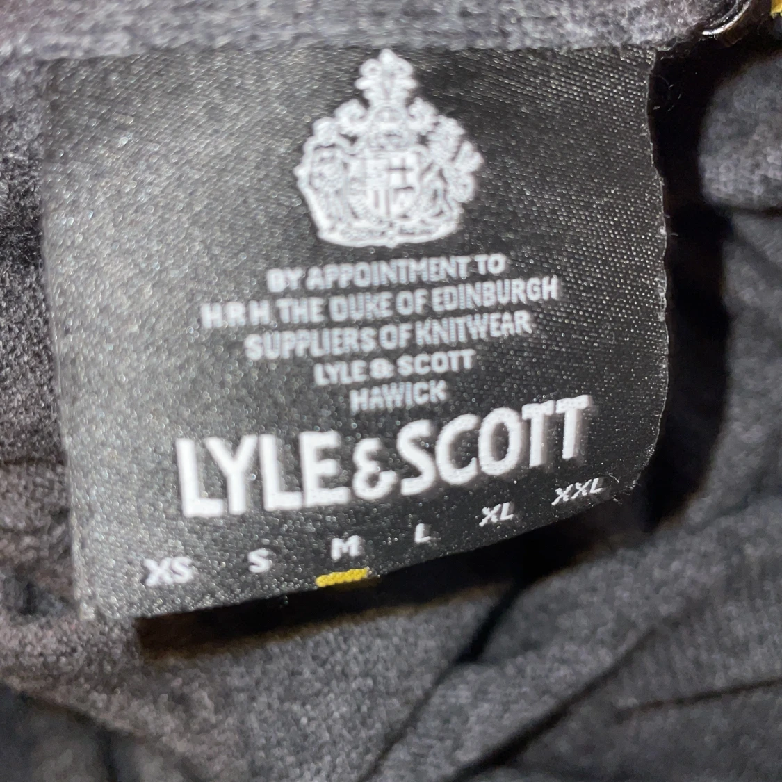 Svart stickad tröja Lyle & Scott  - 2