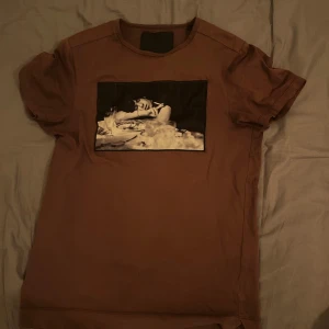 Limitato t-shirt - Snygg limiterad Limitato T-shirt säljs inte längre och är fortfarande i bra skick BOX tillkommer vid köp