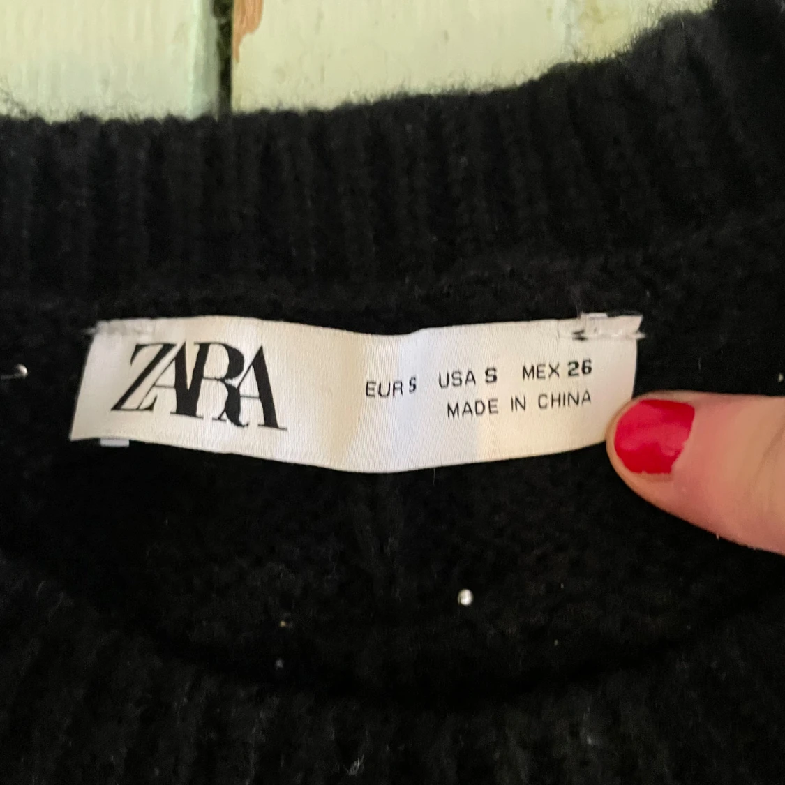 Svart stickad tröja med pärlor från Zara - 3