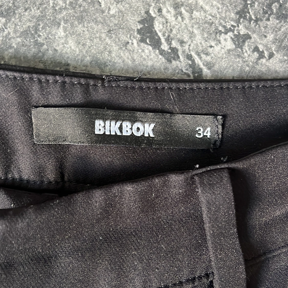Svarta kostymbyxor från BikBok - 3