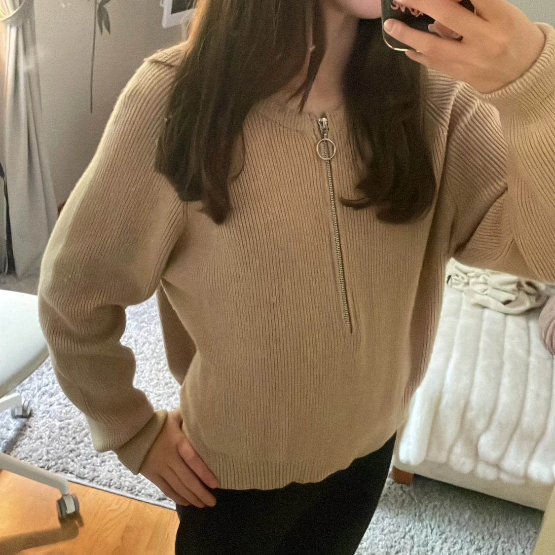 Beige stickad tröja med dragkedja C.W.