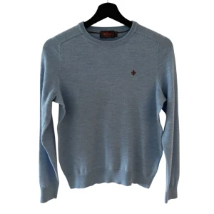 MORRIS TRÖJA - Morris tröja - Sitter som XS (står S på lappen) - 100% merinoull - Mycket fint skick - Hör av er vid minsta fundering // Deluxecloset 