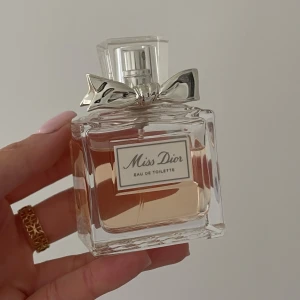 Miss Dior parfym - Knappt använd, 50 ml! Har tyvärr inte förpackningen kvar