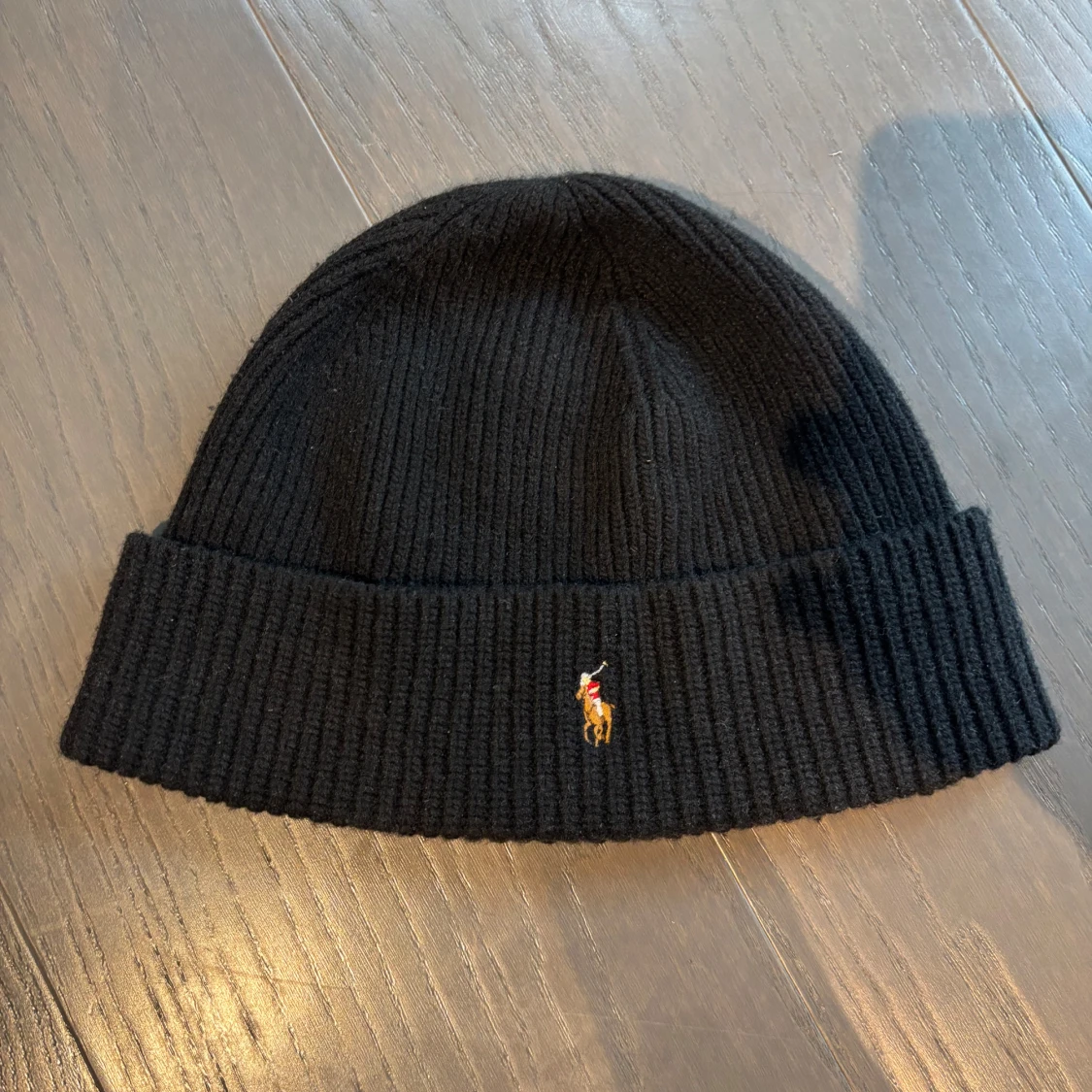 Svart ribbstickad mössa från Polo Ralph Lauren