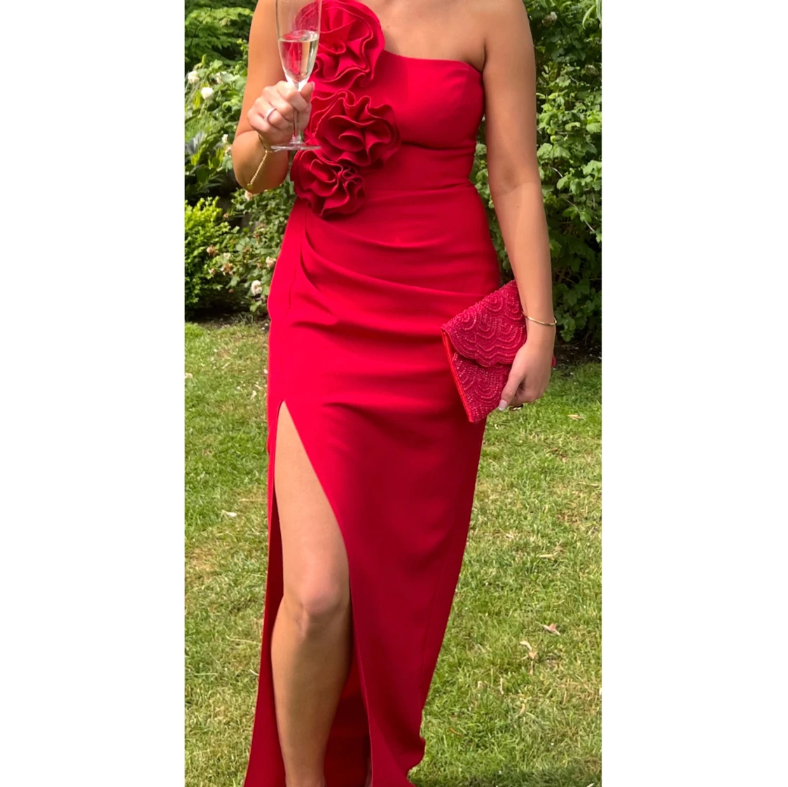 Röd långklänning med stora blommor - 2