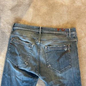 Dondup george jeans - Säljer ett par dondup jeans i modellen george. Säljer till ett mycket bra pris