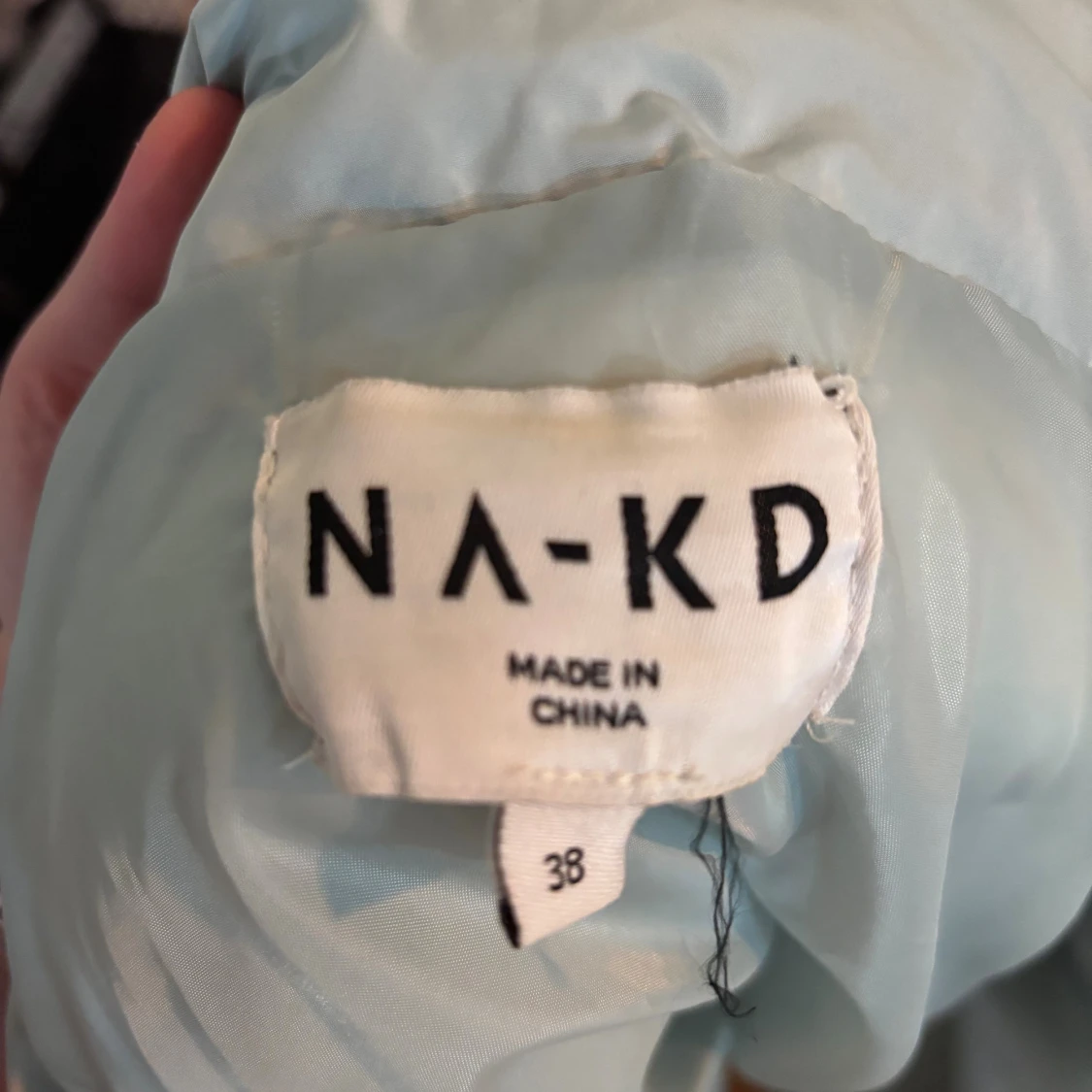 Ljusblå pufferjacka från NA-KD - 2