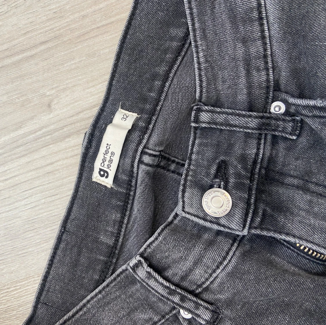 Svarta bootcut jeans från Perfect Jeans - 2