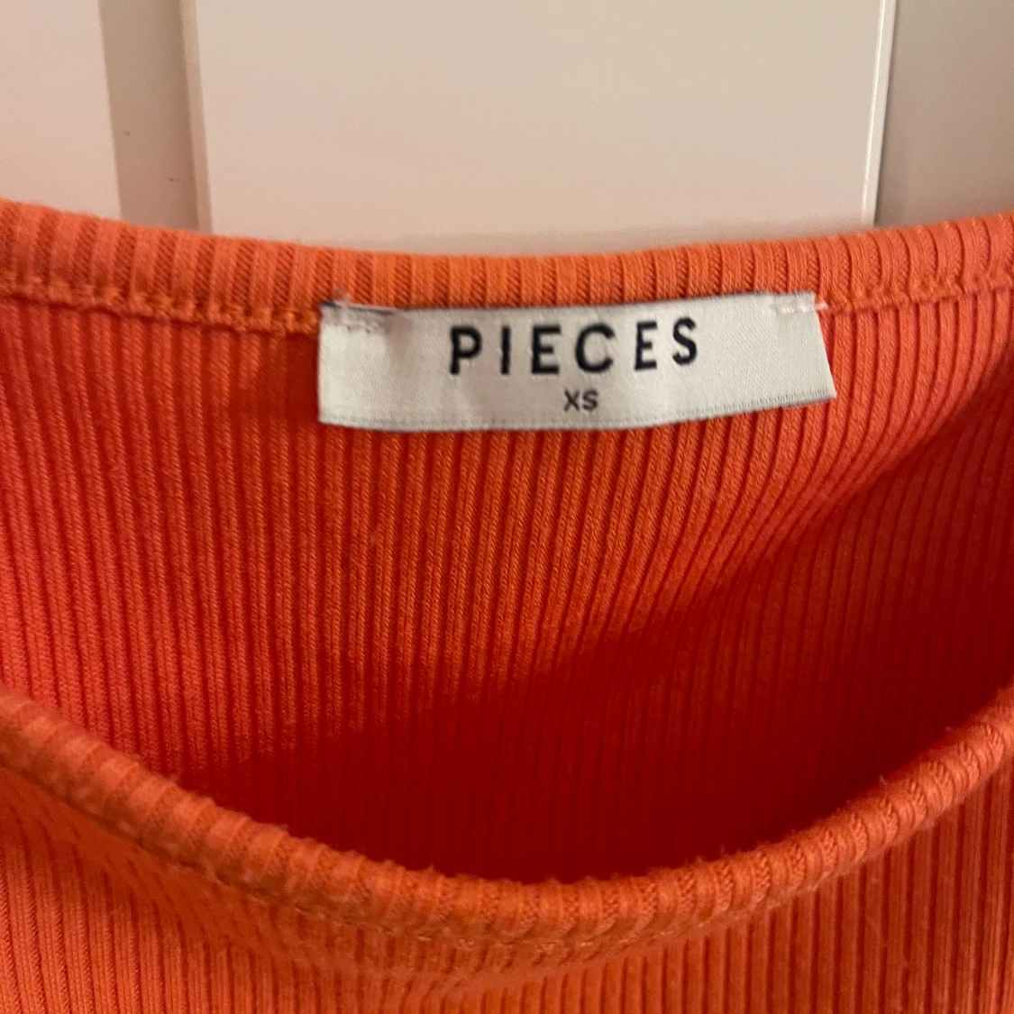 Ribbad orange  topp från Pieces - 1