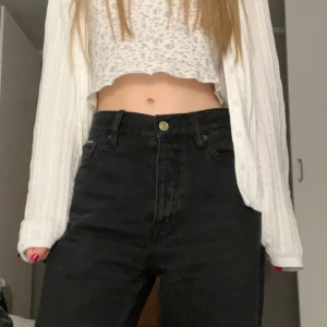 Svarta högmidjade jeans - Ett per Eytys jeans köpta på Åhléns för 2800 kr. Nästan helt oanvända, men säker för att de har blivit för stora 