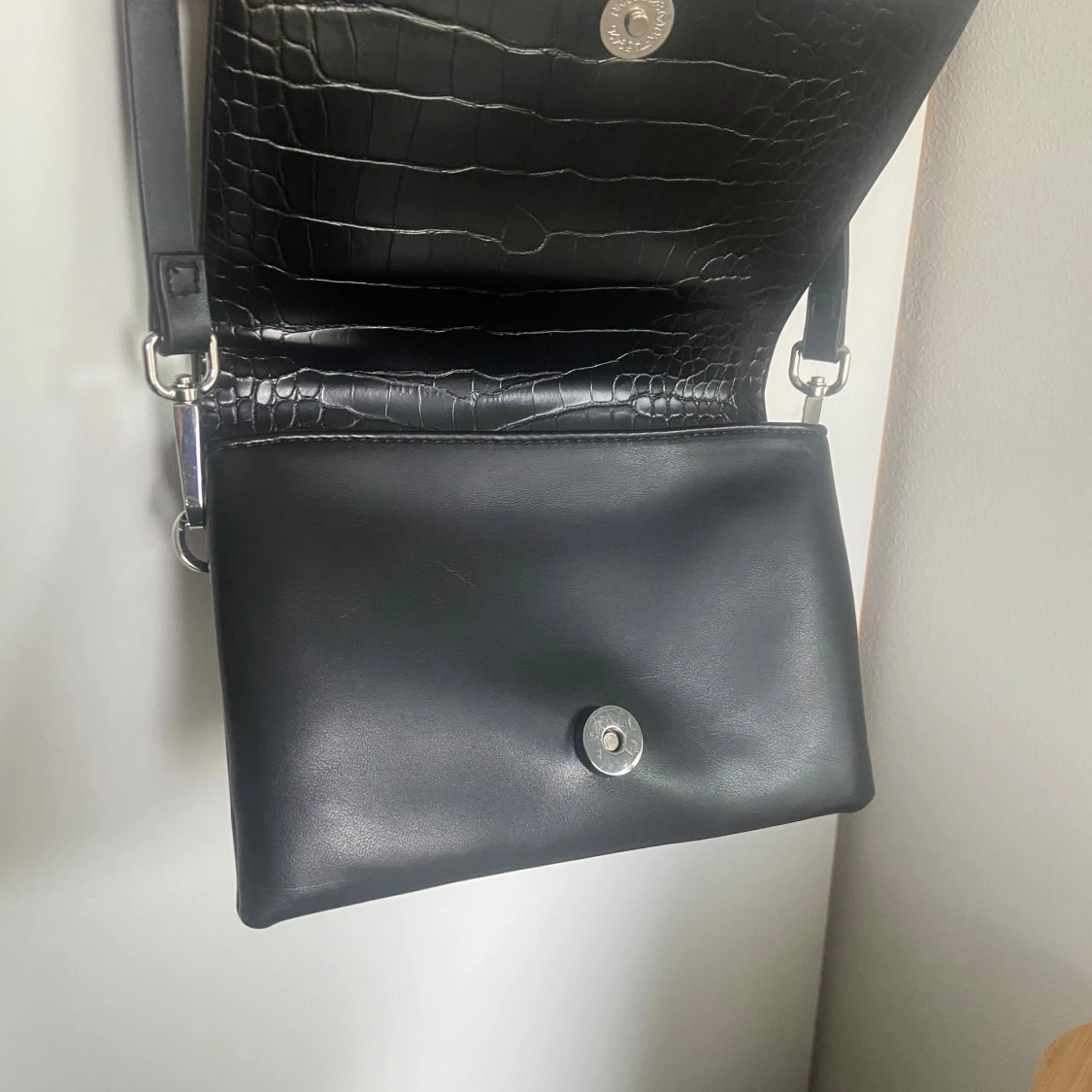 Svart axelväska i skinn - 1