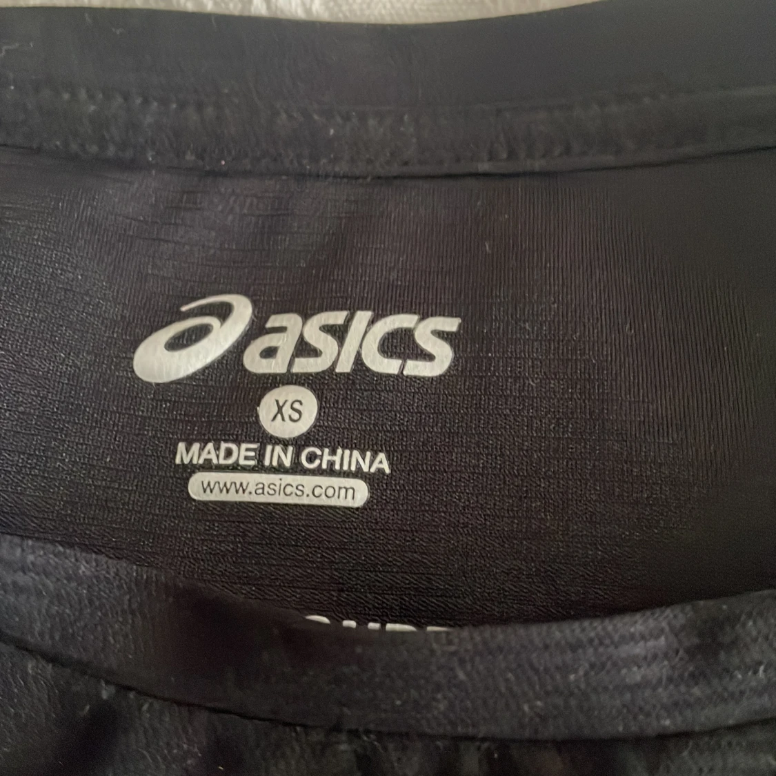 Svart träningst-shirt från Asics XS - 2