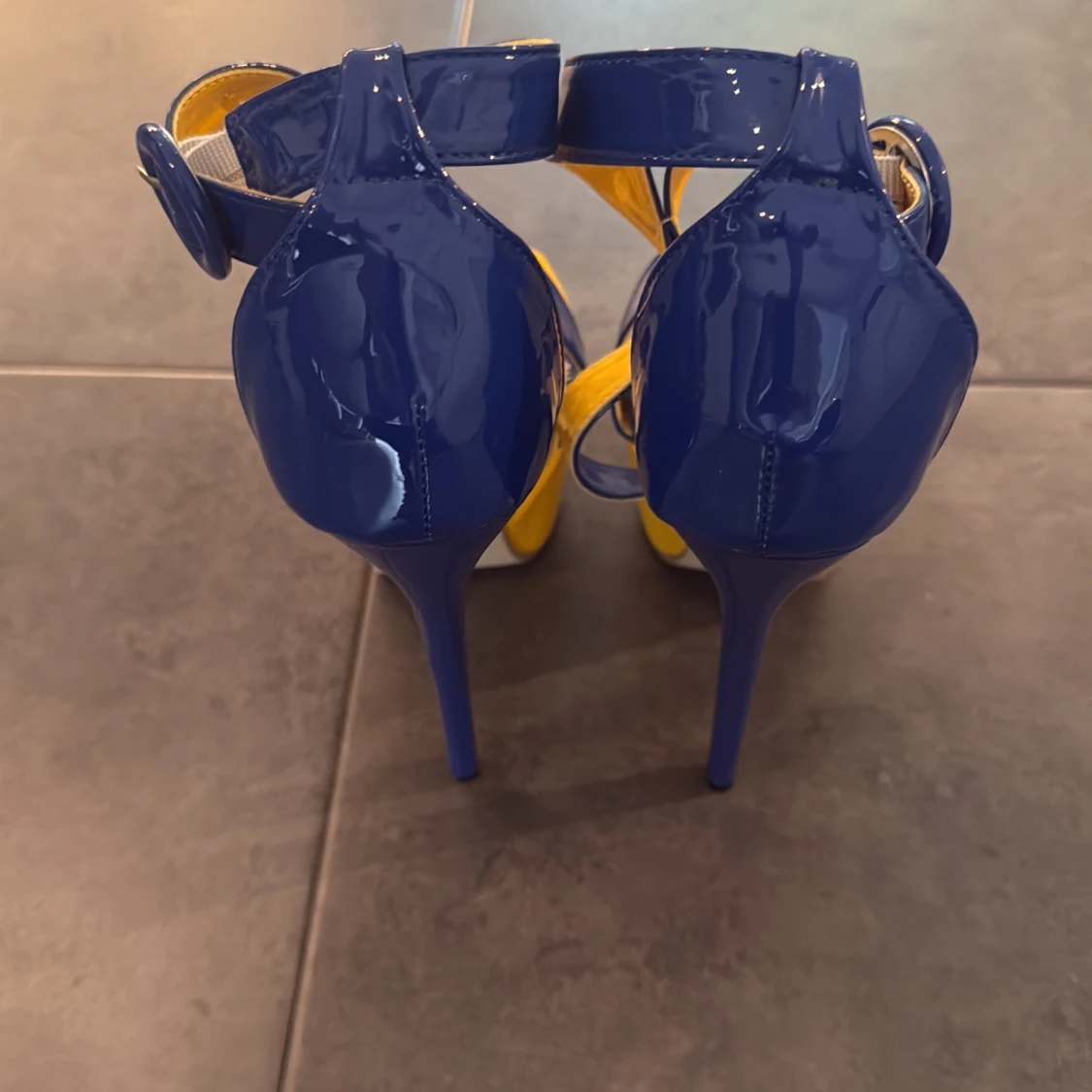 Blå och gula platåpumps från DiJiGirls - 1