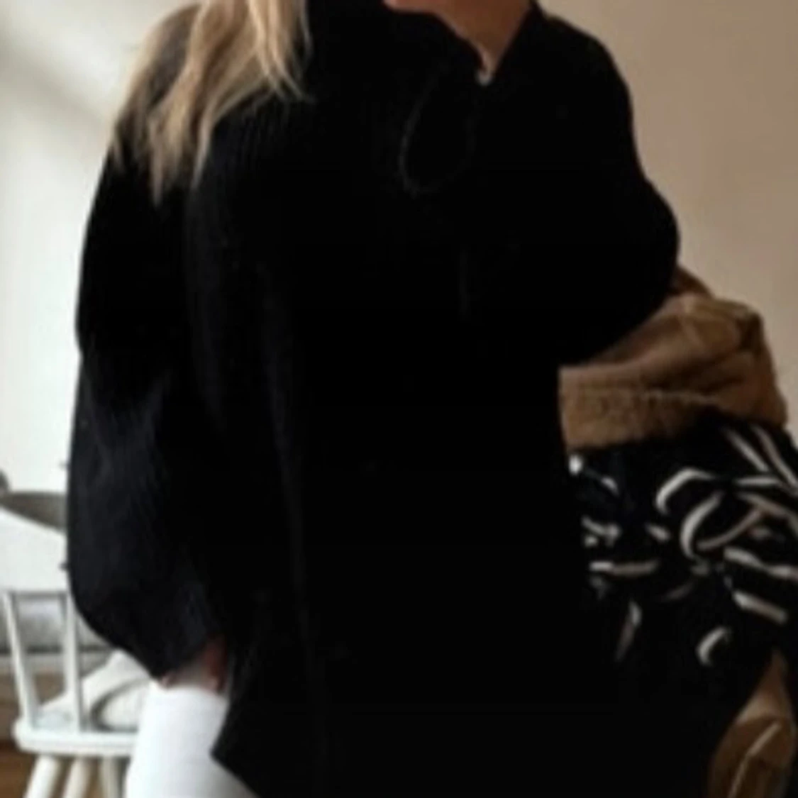 Svart stickad polotröja gina tricot