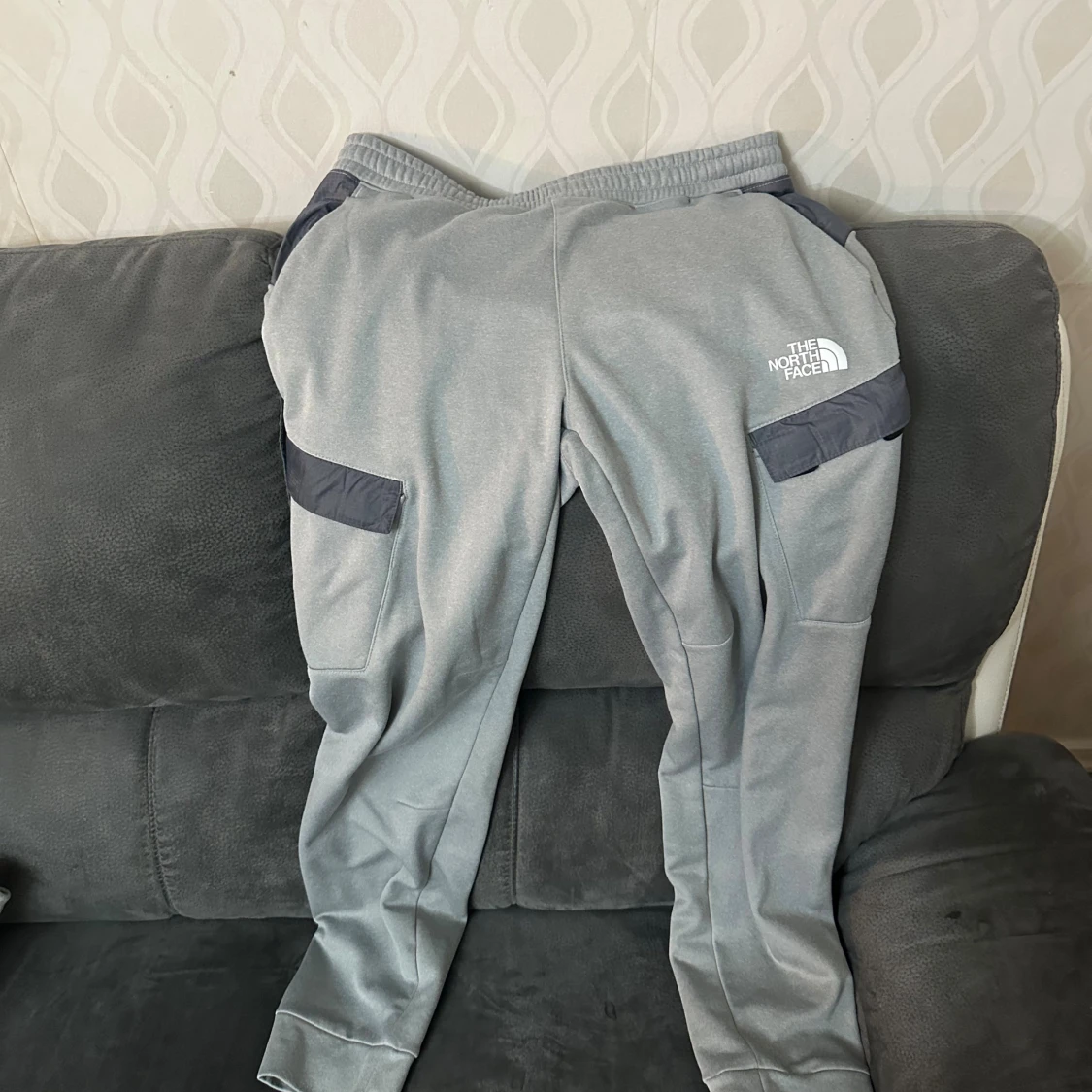 Grå hoodie från The North Face - 1