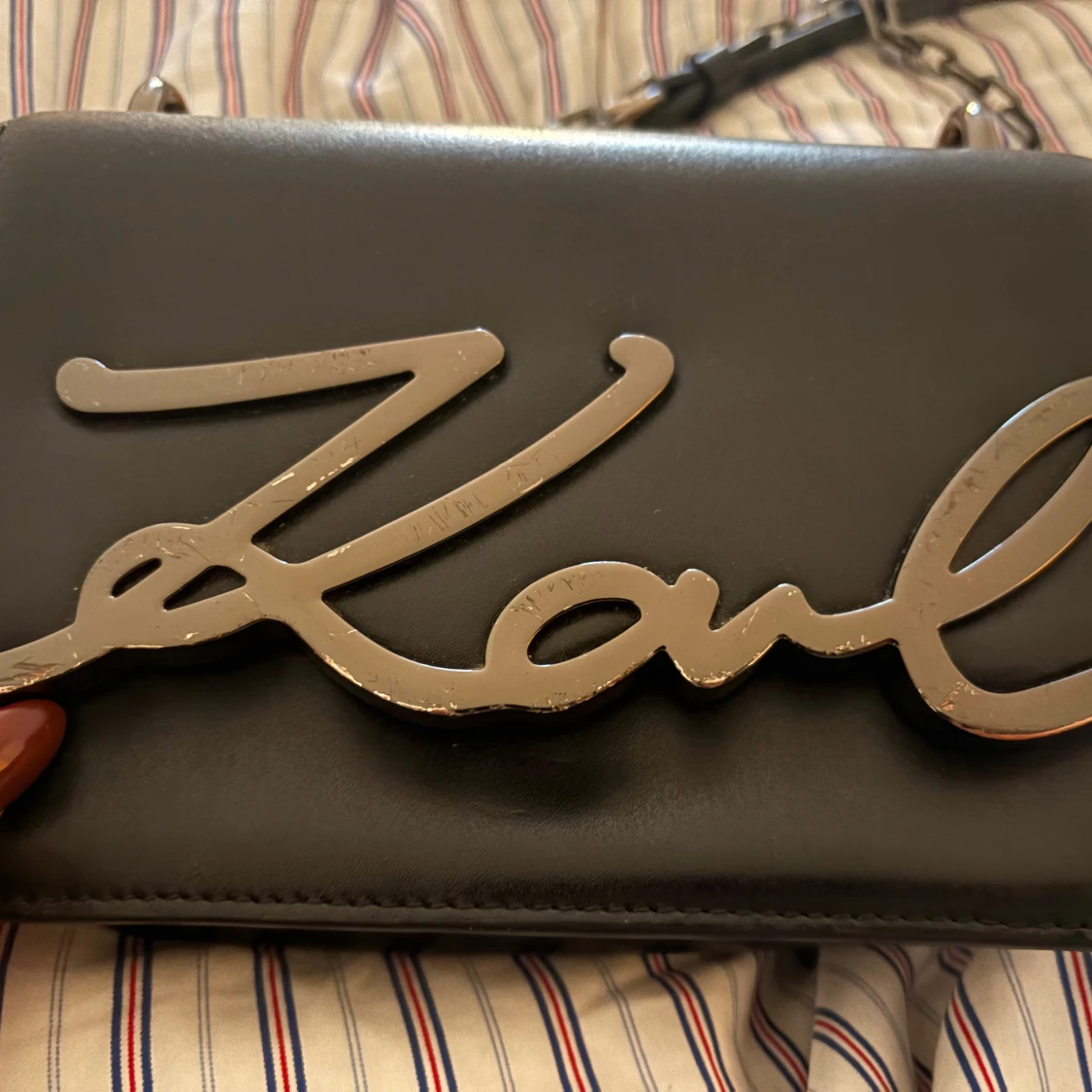 Svart axelväska från Karl Lagerfeld - 2