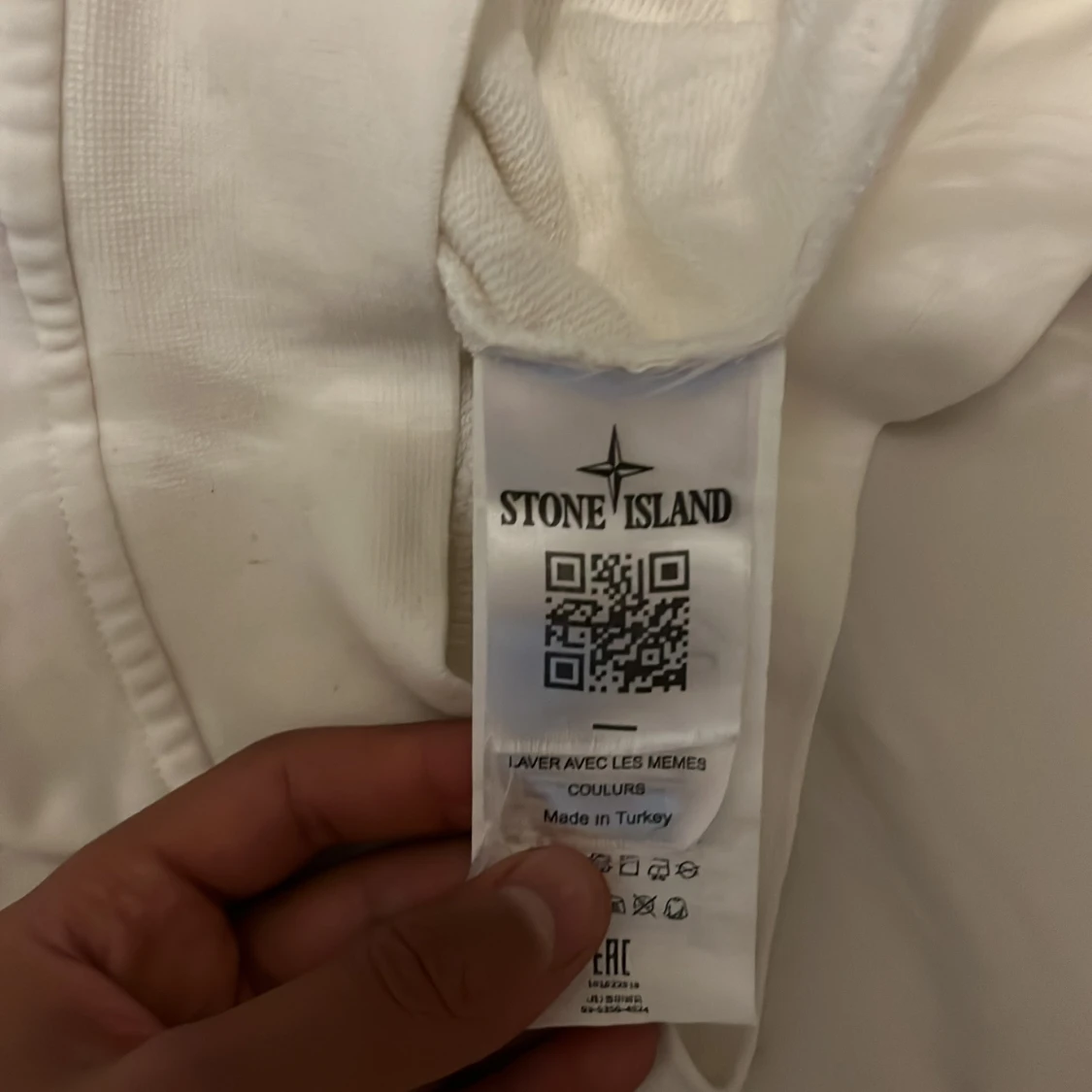 Vit långärmad tröja Stone Island. Den har ingen stone Island märke på armen - 4