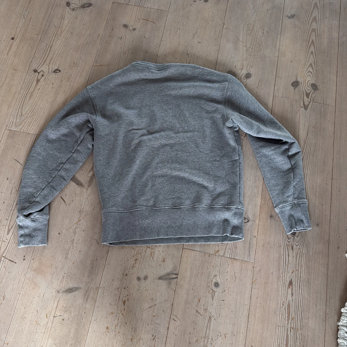 Grå sweatshirt från Acne Studios - 3