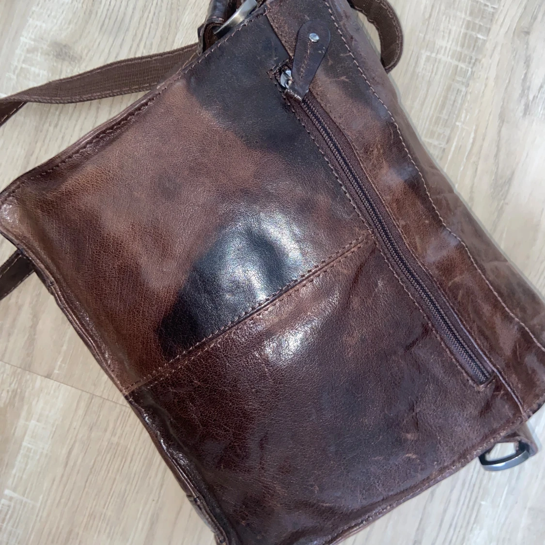 Brun axelväska i skinn från Casal - 1