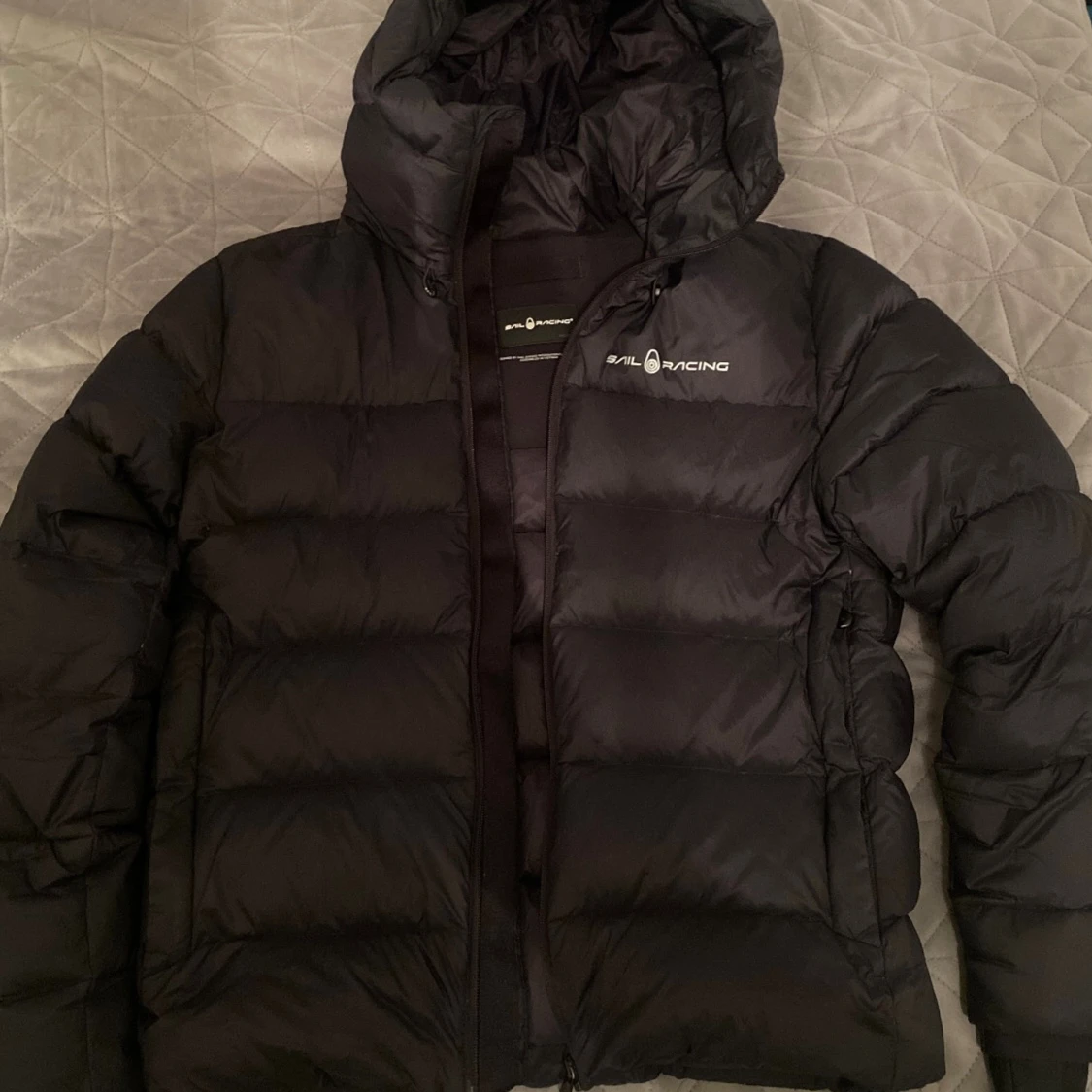 Svart pufferjacka från Sail Racing - 3