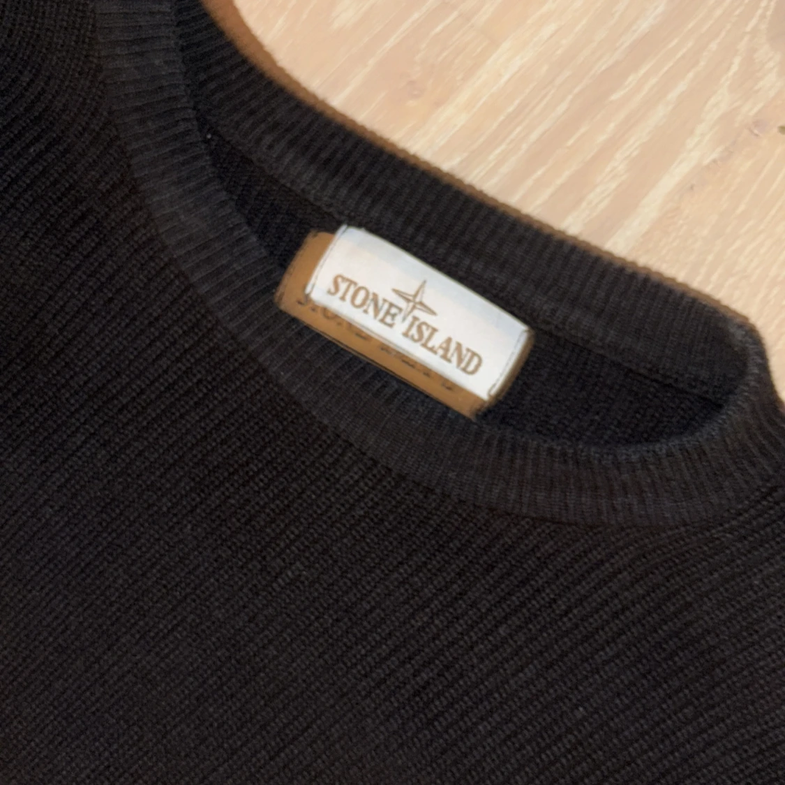 Svart stickad Stone Island tröja - 2