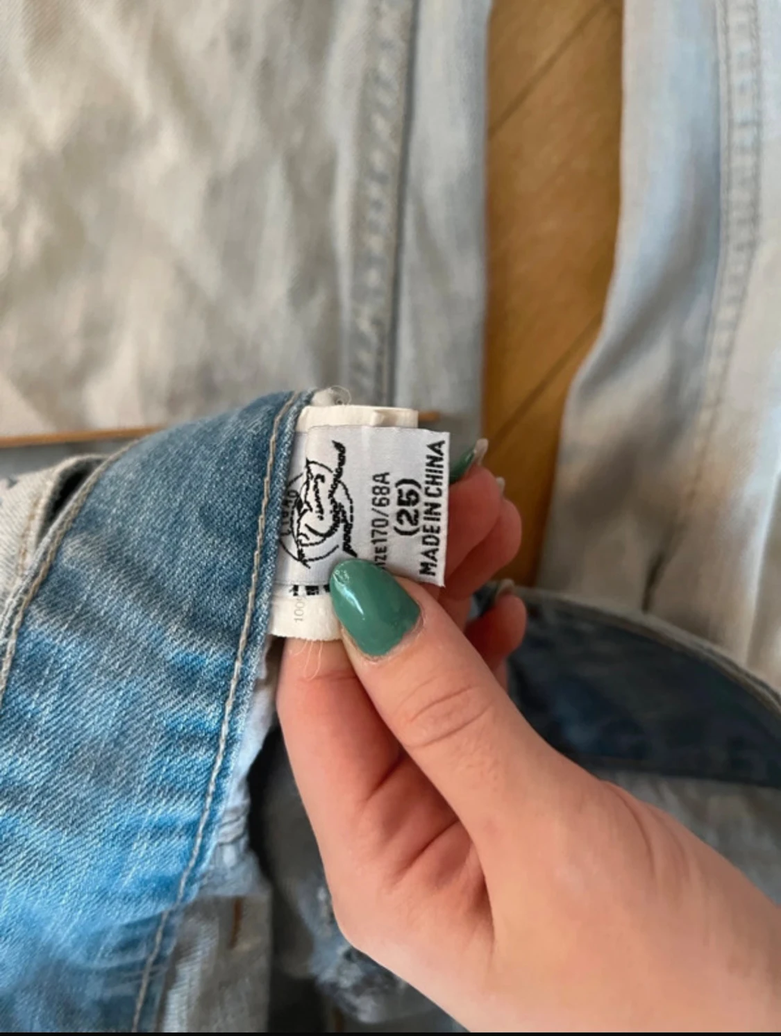 Ljusblå bootcut jeans med rå kant - 4