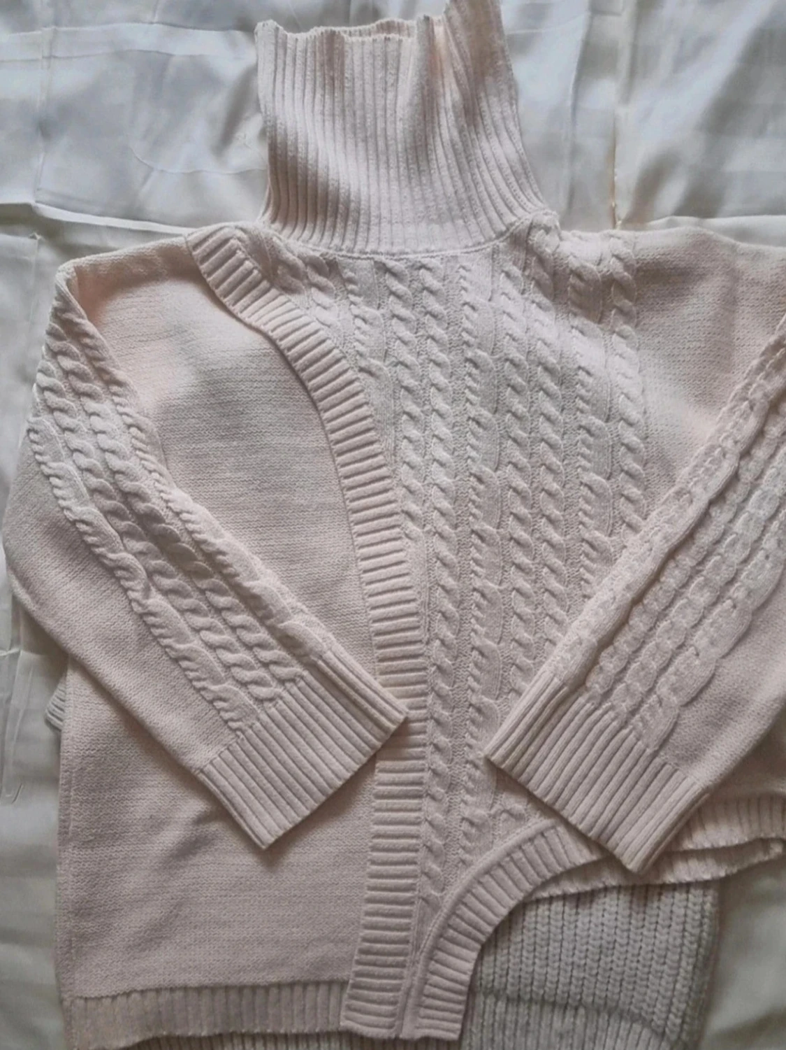 Ljusbeige polotröja från NA-KD