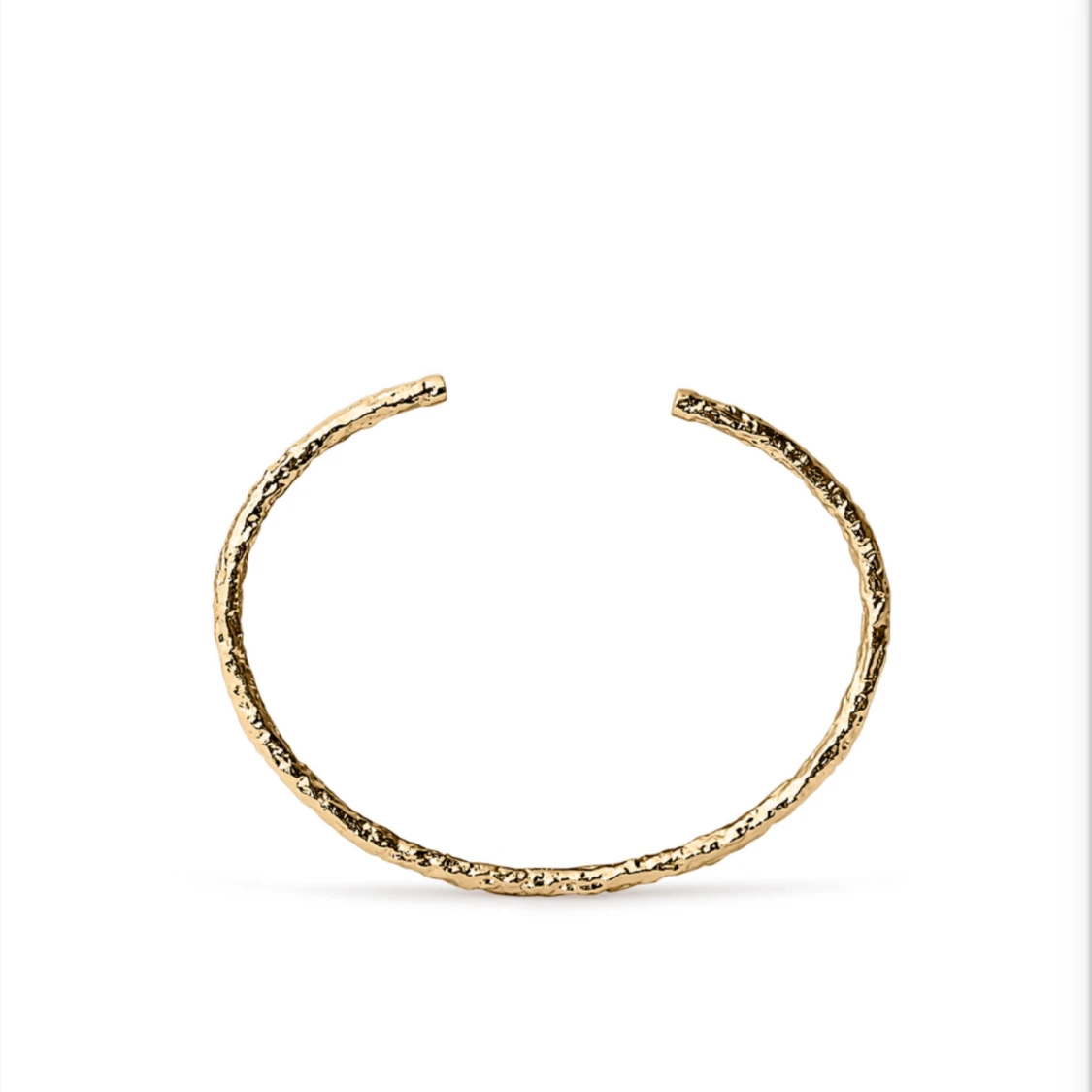 Texturerad bangle bracelet från Muli Collection  - 1