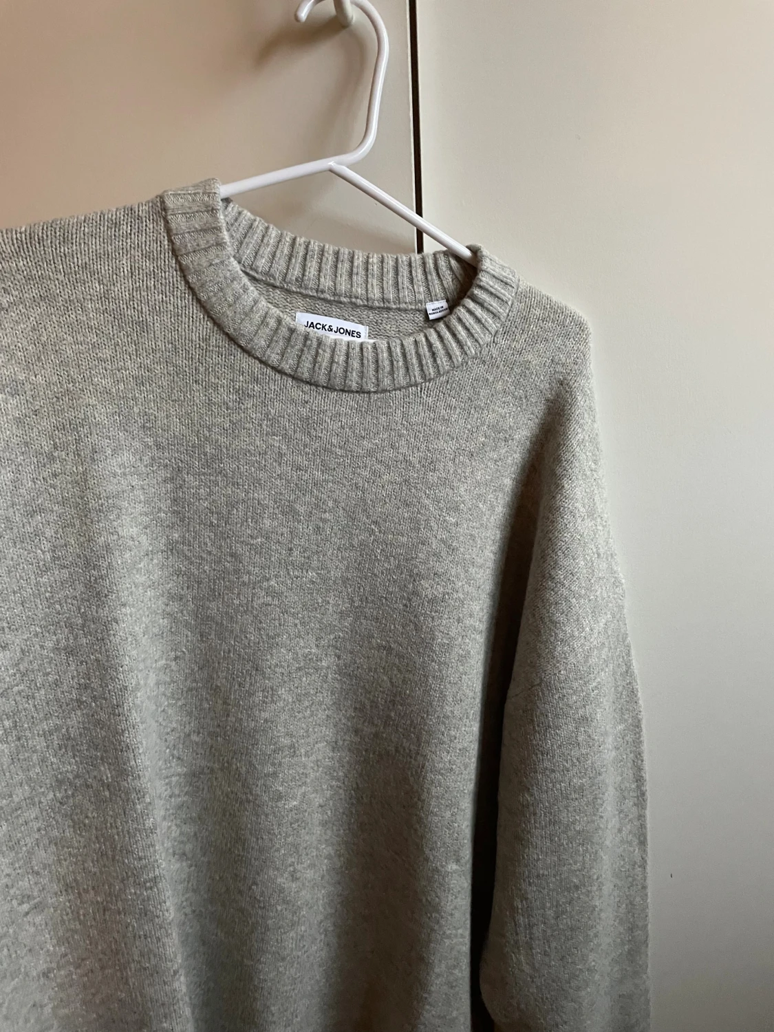 Grå stickad tröja från Jack & Jones