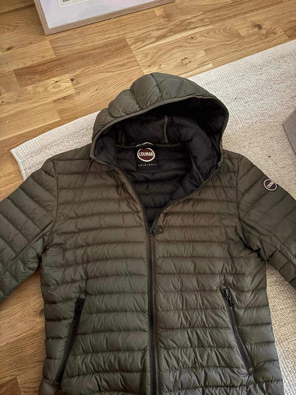Olivgrön pufferjacka från Colmar - 1