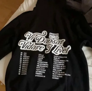 Säljer hov1 hoodie - Hov1 hoodie från gärdet 28/9-2025
