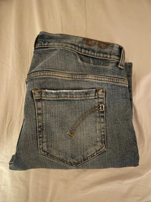 Dondup Jeans - Säljer dessa snygga Dondup Jeansen!                  Storlek 33 | Skick 8/10 | Modell~George