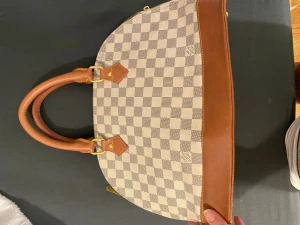 Nya handväska - Nya väska 