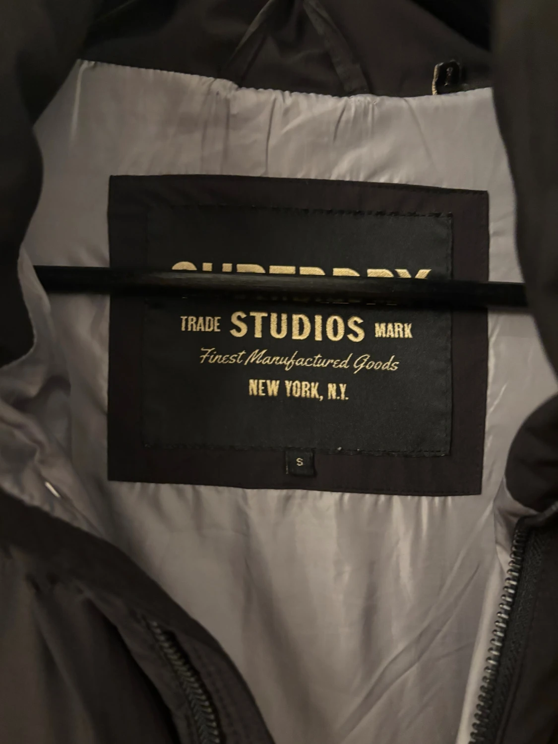 Svart lång pufferjacka från Superdry  - 1