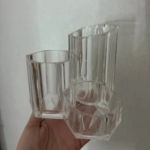 Organisering för borstar - Organisering för borstar och annat, använd men inga större skador på den. 